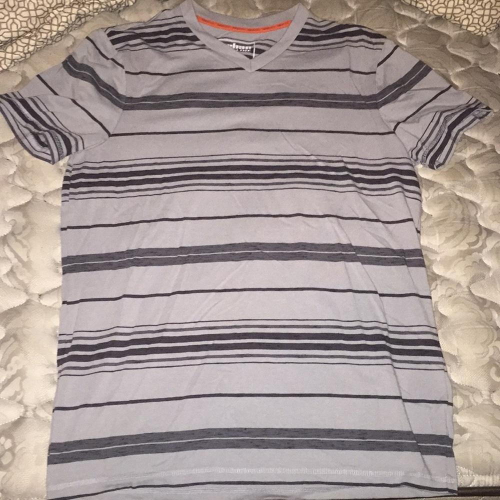 V-neck tee